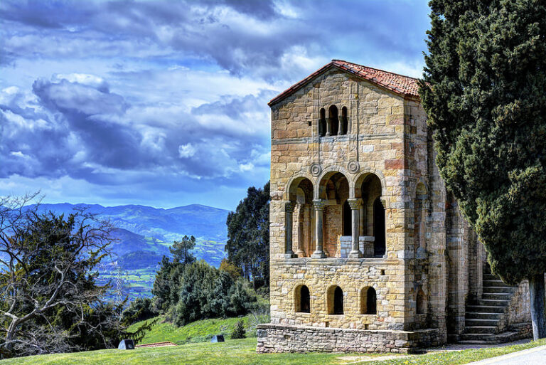 Santa_._Maria_del_Naranco